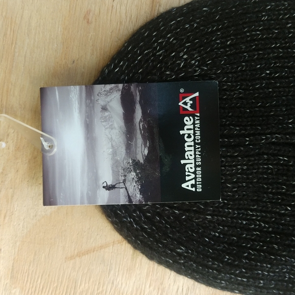 Avalanche Women's Winter Cap Beanie NWT - Picture 3 of 5